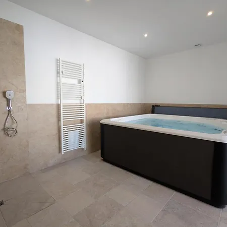 Maison Avec Climatisation Au Coeur Du Village - 6 Pers. - Fr-1-653-290 Saint-Simon (Charente)