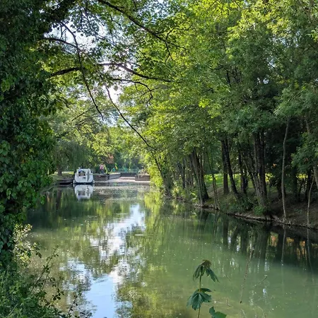 Maison Avec Climatisation Au Coeur Du Village - 6 Pers. - Fr-1-653-290 * Saint-Simon (Charente)